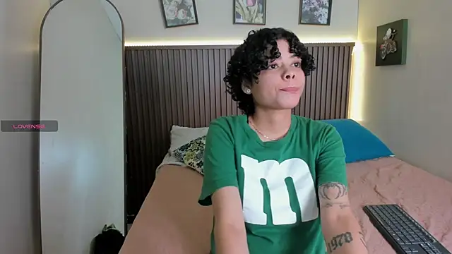 Snapshot of Sasha_Venom chatting on July 16, 12:38 am Sasha Venom online show from July 16, 12:38 am