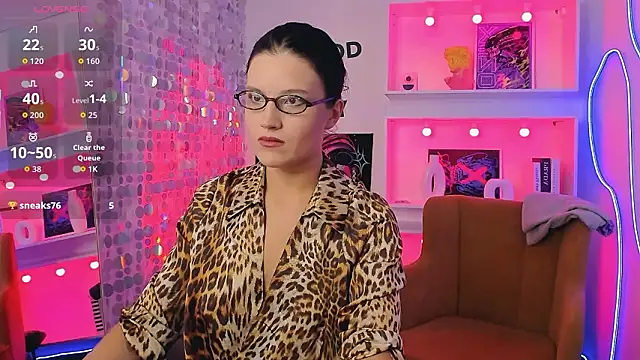 Snapshot of RowenMoon chatting on February 14, 10:06 pm RowenMoon online show from February 14, 10:06 pm