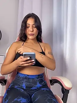 Laurapocah online show from December 18, 7:42 pm