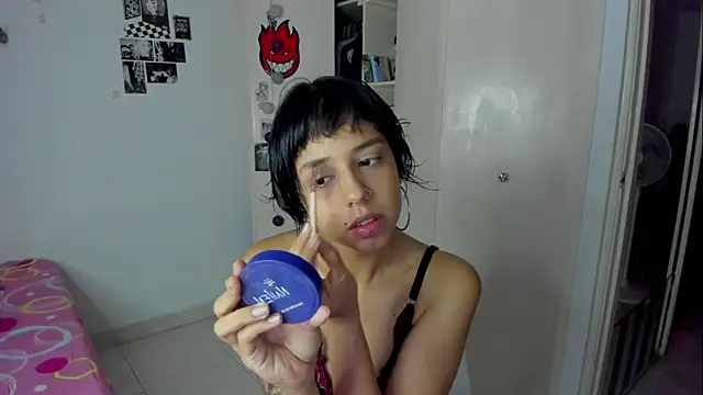 harakitty  online show from March 16, 11:20 pm