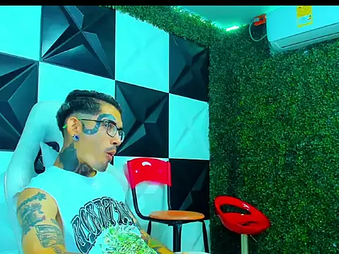 Boy tatto77 online show from March 12, 1:39 pm