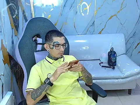 Snapshot of Boy_tatto77 chatting on June 30, 12:44 am Boy tatto77 online show from June 30, 12:44 am