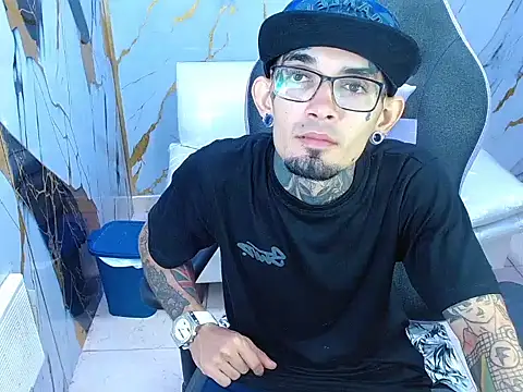 Snapshot of Boy_tatto77 chatting on July 22, 1:52 am Boy tatto77 online show from July 22, 1:52 am
