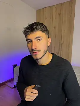 Snapshot of LIAM_COLT chatting on April 19, 12:22 am LIAM COLT online show from April 19, 12:22 am