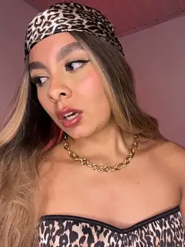 Snapshot of Nicollewest1 chatting on February 3, 12:20 am Nicollewest1 online show from February 3, 12:20 am