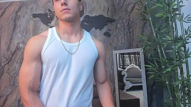 Snapshot of Noah_Clarkk chatting on February 17, 11:44 pm Noah Clarkk online show from February 17, 11:44 pm