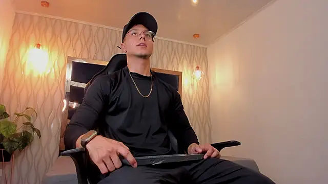 Noah Clarkk online show from March 23, 5:39 pm