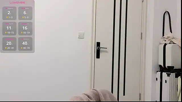 Snapshot of Mona-u chatting on January 19, 6:50 am Mona-u online show from January 19, 6:50 am