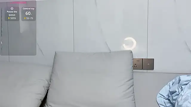 Snapshot of Mona-u chatting on February 13, 5:25 am Mona-u online show from February 13, 5:25 am