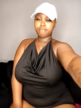 Snapshot of queen_serves chatting on December 18, 4:35 pm queen serves online show from December 18, 4:35 pm