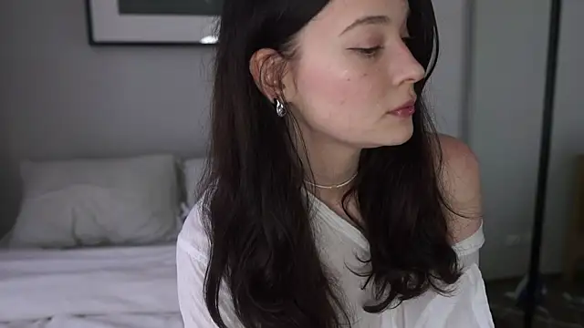 Snapshot of bonjour_nihao_hello chatting on April 28, 2:27 am bonjour nihao hello online show from April 28, 2:27 am