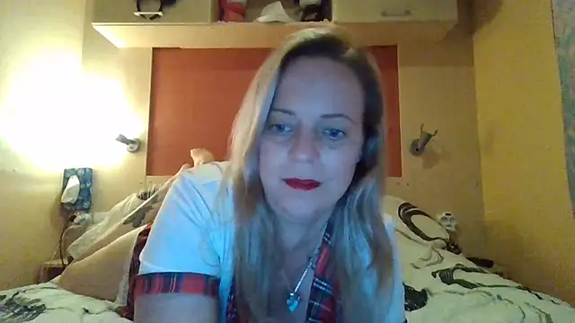 Snapshot of Miss-Chupagirly chatting on December 21, 9:11 pm Miss-Chupagirly online show from December 21, 9:11 pm