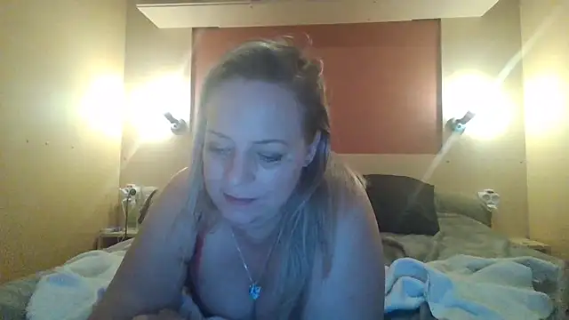 Snapshot of Miss-Chupagirly chatting on January 15, 10:24 pm Miss-Chupagirly online show from January 15, 10:24 pm