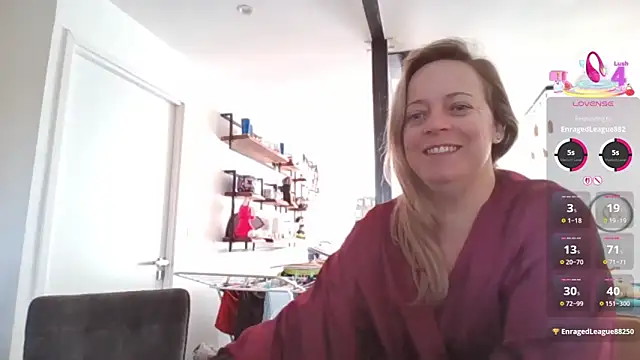 Snapshot of Miss-Chupagirly chatting on February 22, 10:03 am Miss-Chupagirly online show from February 22, 10:03 am