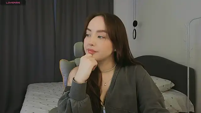 fallin lovee online show from April 13, 1:49 pm