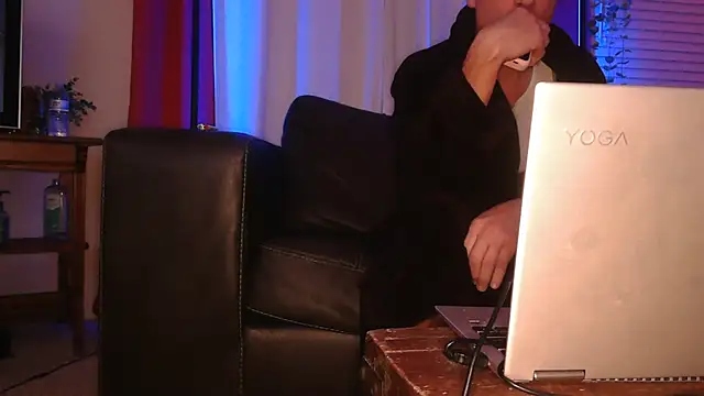 Snapshot of MISTERANDDEMI chatting on December 23, 3:59 am MISTERANDDEMI online show from December 23, 3:59 am