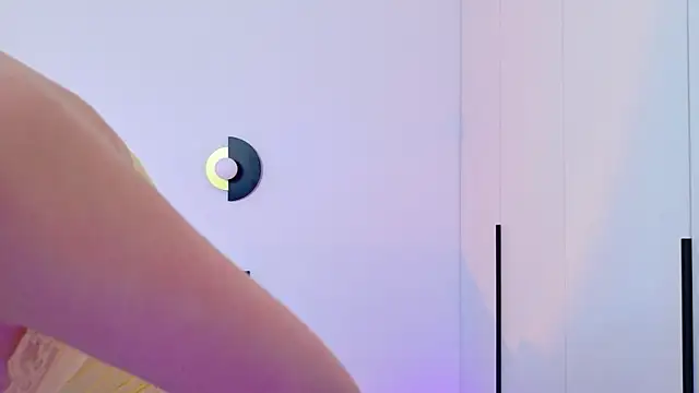 MidnightLily  online show from April 3, 2:20 am