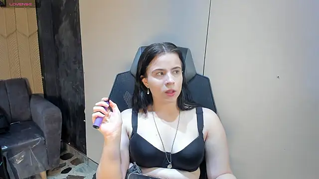 ChannelWhitee  online show from February 1, 8:40 pm