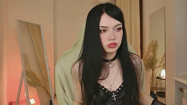 Dark Diva online show from July 6, 9:17 pm