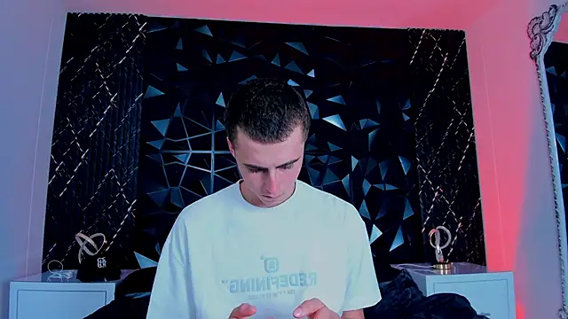 Snapshot of SpaceBoy1 chatting on February 13, 9:11 pm SpaceBoy1 online show from February 13, 9:11 pm