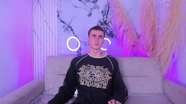 Snapshot of SpaceBoy1 chatting on February 21, 12:00 am SpaceBoy1 online show from February 21, 12:00 am