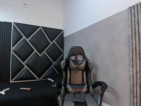 Snapshot of Roxana-01 chatting on January 7, 12:24 am Roxana-01 online show from January 7, 12:24 am