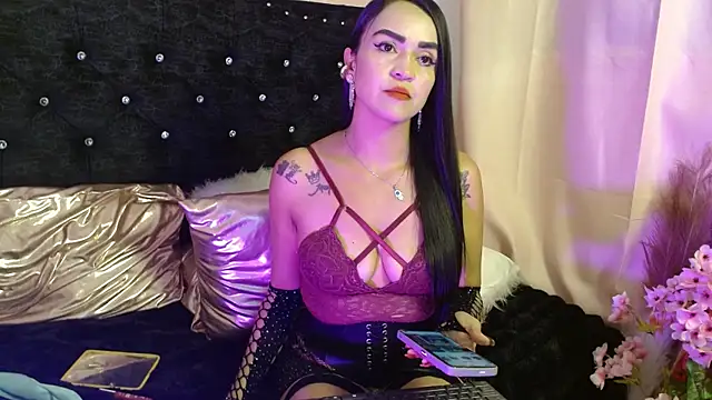 Ambar Rouxee online show from January 7, 8:00 pm