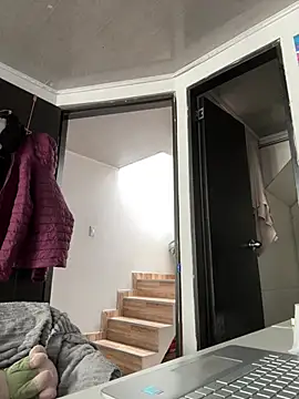 anna-evans09 online show from January 9, 8:32 pm