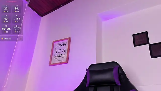  noa smithh  online show from December 19, 8:16 pm