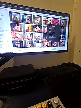 Snapshot of SpongedThinking chatting on February 26, 2:32 am SpongedThinking online show from February 26, 2:32 am