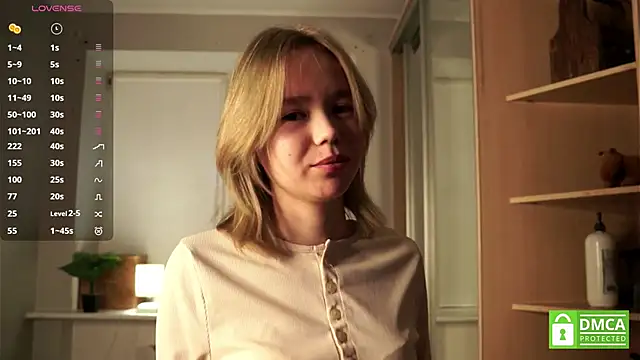 DollyAmrine online show from December 19, 9:38 am