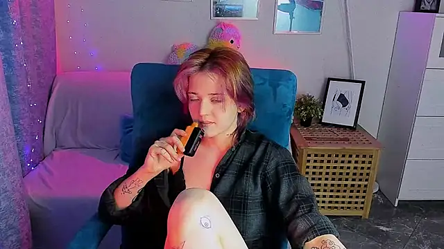 SarahShelby online show from May 8, 9:09 pm