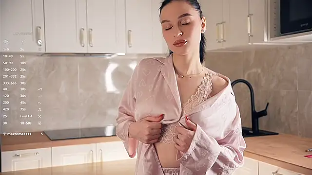 TyraEspina online show from January 8, 9:17 pm