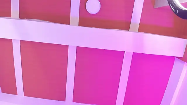 Snapshot of ManuelaEvans_ chatting on May 16, 12:18 am ManuelaEvans online show from May 16, 12:18 am