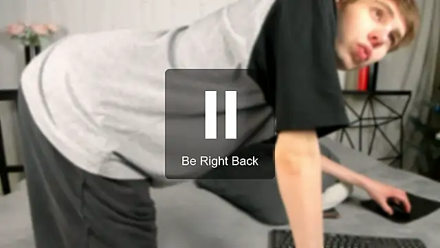 andyyzzz online show from March 8, 2:04 am