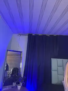 Snapshot of Emilyy05_ chatting on June 6, 12:16 am Emilyy05 online show from June 6, 12:16 am