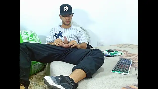 Snapshot of Alphamaster_92 chatting on June 23, 7:45 pm Alphamaster 92 online show from June 23, 7:45 pm