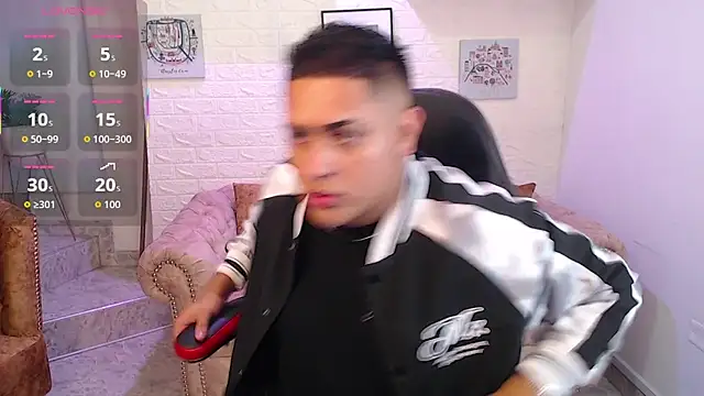 Snapshot of aroon_09 chatting on December 20, 3:13 am aroon 09 online show from December 20, 3:13 am