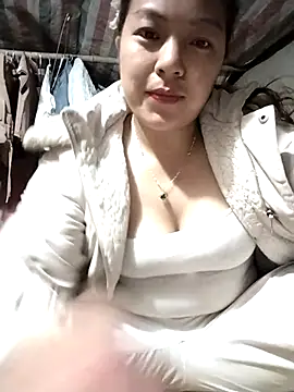 Snapshot of Lucky_cutee chatting on April 24, 11:34 am Lucky cutee online show from April 24, 11:34 am