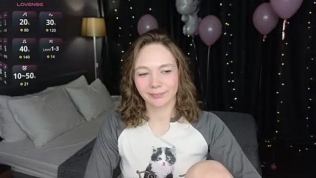 Snapshot of NovaEva_ chatting on April 1, 12:11 am NovaEva online show from April 1, 12:11 am