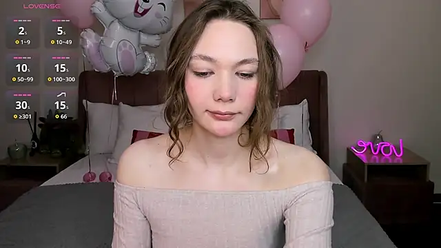 Snapshot of NovaEva_ chatting on April 2, 12:08 am NovaEva online show from April 2, 12:08 am