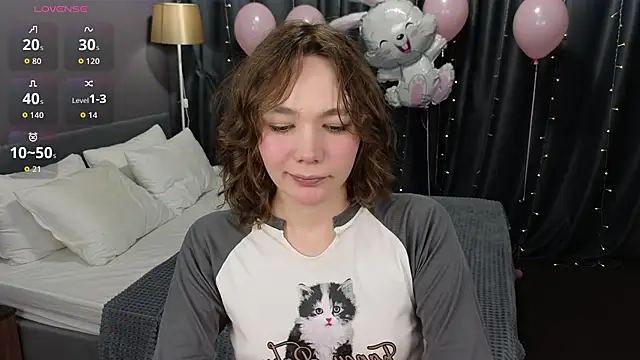 Snapshot of NovaEva_ chatting on April 10, 12:05 am NovaEva online show from April 10, 12:05 am