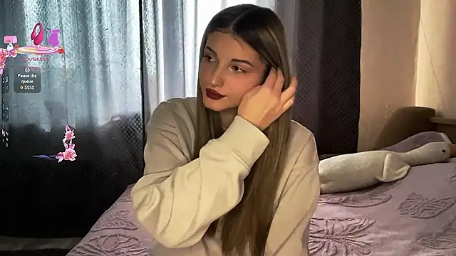 Snapshot of EmllyLighty chatting on February 6, 8:18 am EmllyLighty online show from February 6, 8:18 am