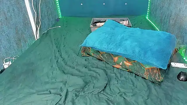 RedAssHottie online show from October 15, 2:55 am