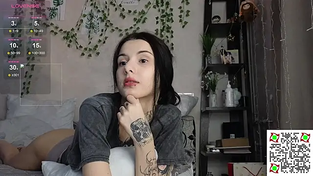 LeonaHinnes online show from January 11, 1:49 pm