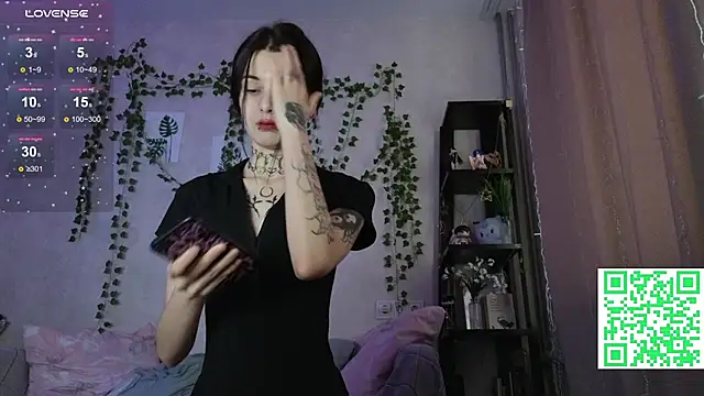 LeonaHinnes online show from February 19, 11:28 am