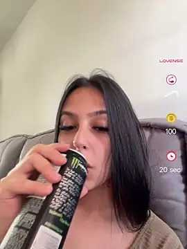 Snapshot of jujuarantes__2026 chatting on May 26, 2:24 pm jujuarantes 2026 online show from May 26, 2:24 pm