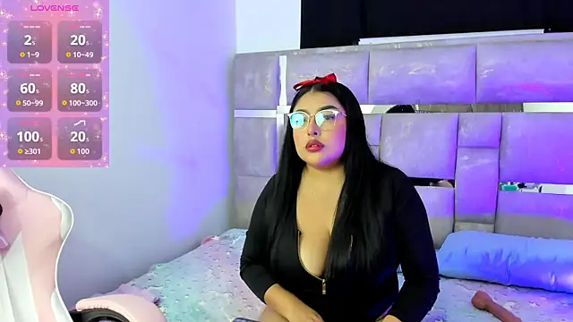 violetLux25 online show from December 21, 5:20 pm