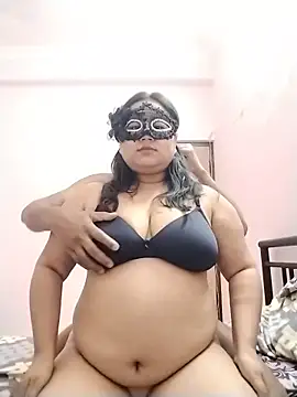 Snapshot of DesiSeductress chatting on March 11, 6:36 pm DesiSeductress online show from March 11, 6:36 pm