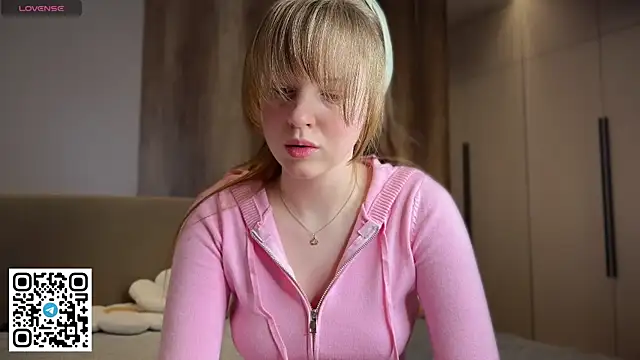 steffi meoww online show from April 7, 9:15 pm